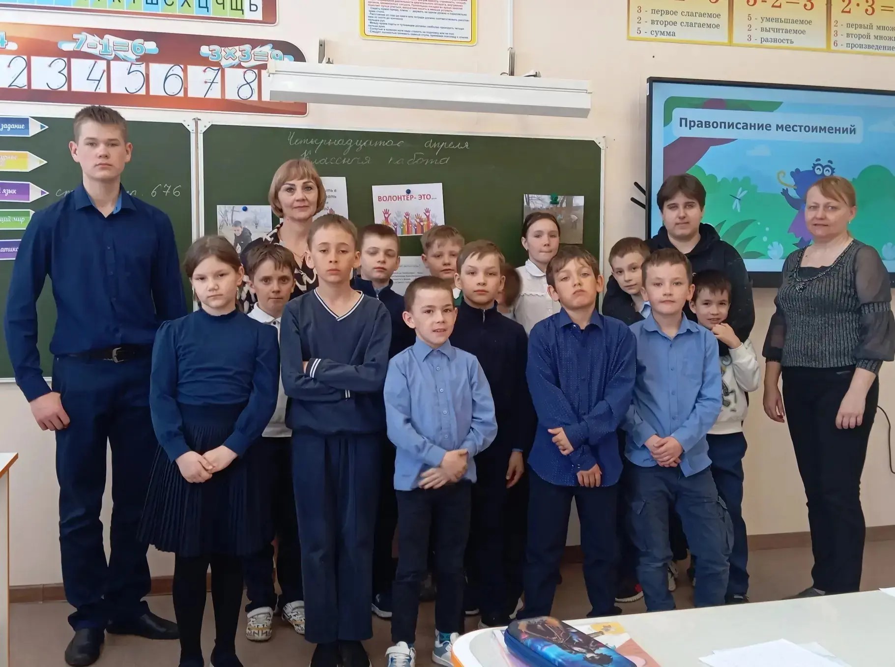 Участники на школьной встрече