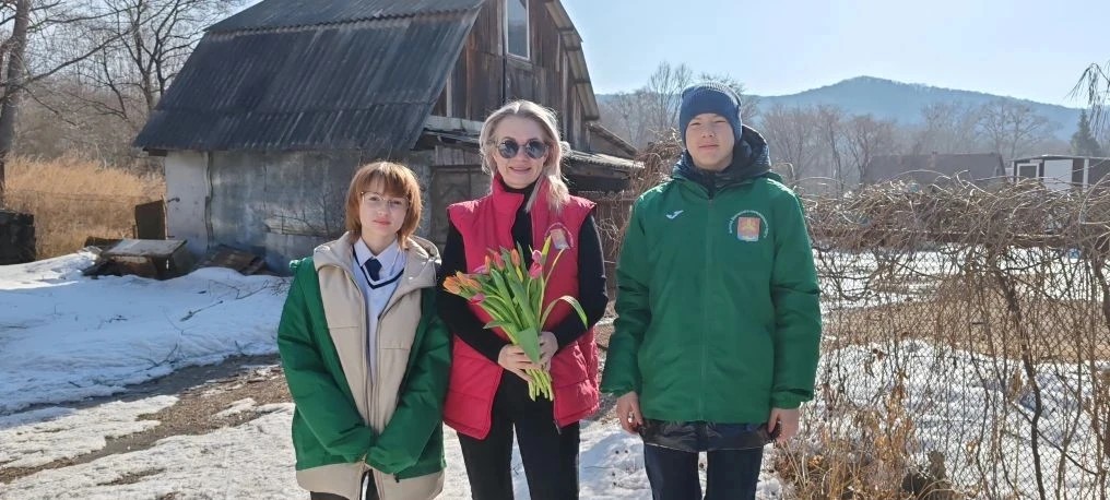 Команда добровольцев на общем снимке